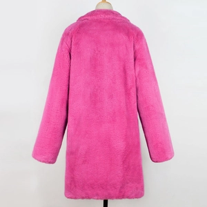 Manteau long en fausse fourrure rose vif pour femme avec col revers et texture duveteuse