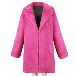 Manteau long en fausse fourrure rose vif avec col à revers et doublure noire