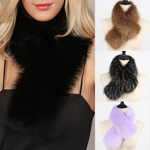 Tour de cou chic en fausse fourrure pour femmes en diverses couleurs d'hiver et texture douce