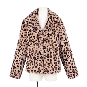 Manteau court en fausse fourrure léopard pour femme avec col tailleur et manches longues