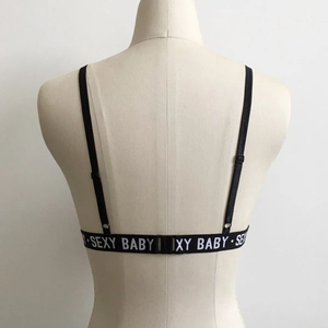 Détail des bretelles réglables et bande élastique Sexy Baby sur soutien-gorge noir