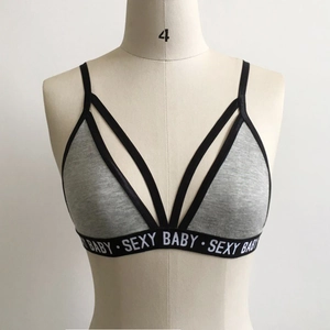 Brassière de sport grise avec bande élastique noire et imprimé texte SEXY BABY blanc