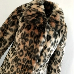 Chic leopard print faux fur coat with lapel collar and thick winter padding