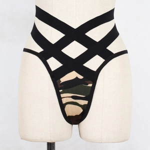 Détail du bas de bikini camouflage à taille haute avec des sangles élastiques croisées