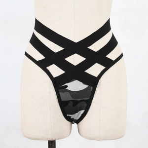 Détail de culotte sexy pour femme avec imprimé camouflage et sangles croisées à la taille