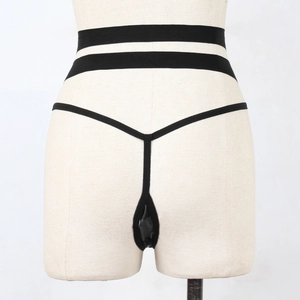 Vue macro de lingerie sexy noire à entrejambe ouvert avec bandes élastiques à la taille