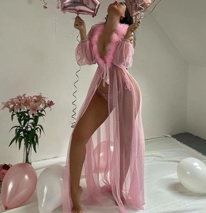 Lange rosa Netz-Morgenmantel mit Pelzbesatz und elegantem bodenlangem Design für Damen