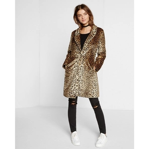 Manteau long pour femme en fausse fourrure léopard avec grand col et coupe droite
