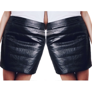 Mini-jupe en similicuir noir matelassé pour femme avec taille haute et coupe évasée en A