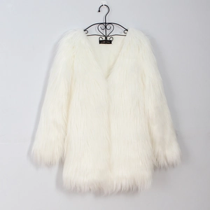 Elegante cappotto in ecopelliccia bianca da donna con design aperto a media lunghezza
