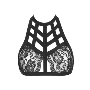 Détail de la brassière en dentelle noire florale avec décolleté géométrique évidé