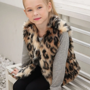 Gilet en fausse fourrure à imprimé léopard pour enfants avec une texture épaisse et douce en peluche