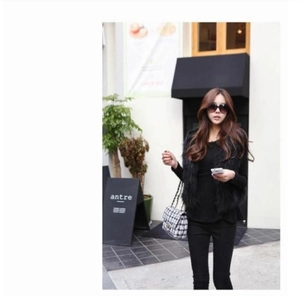 Chic women's faux fur vest in black styled with a houndstooth pattern crossbody chain bag
