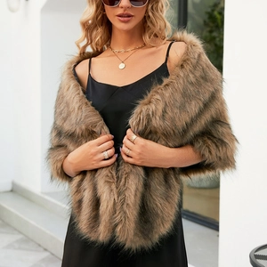 Cape élégante en fausse fourrure pour femme en marron et noir, idéale pour les soirées