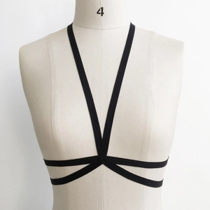 Top harness elastico nero da donna con design minimalista a cinghie incrociate