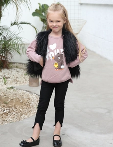 Kinder Pelzweste mit rosa Cartoon-Sweatshirt und schwarzer schmaler Hose im Set