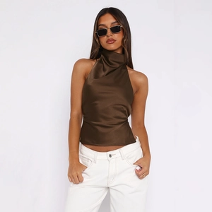 Haut licou sexy en satin marron avec dos nu et finition soyeuse pour femme