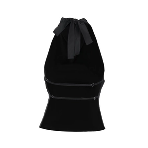 Détail du haut dos nu noir avec bretelles réglables et nœud en satin élégant