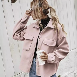 Giacca a camicia rosa oversize in misto lana da donna con colletto e bottoni