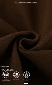 Primer plano detallado de tela de poliéster marrón oscuro con textura suave