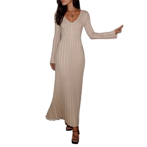 Robe longue en maille champagne élégante avec col en V et texture côtelée