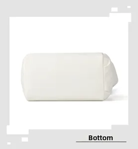 Dettaglio della struttura del fondo piatto e del tessuto in nylon della borsa a tracolla bianca