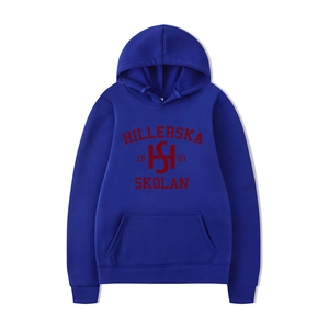 Dunkelblauer Hillerska Skolan Hoodie mit rotem Aufdruck und Kängurutasche für Damen und Herren
