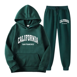 Ensemble sweat à capuche et jogging vert foncé avec imprimé California présenté à plat
