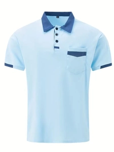Dettaglio di polo azzurra con colletto blu scuro e bordo della tasca sul petto