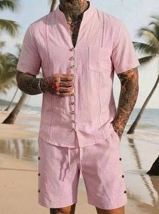 Roze linnen herenset met geborduurd shirt met korte mouwen en korte broek met koord