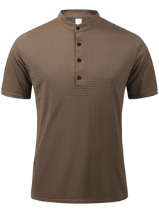 Herren Henley-Shirt mit Netzstruktur, Stehkragen und kurzen Ärmeln in dunklem Kaffeebraun
