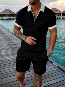 Ensemble polo décontracté noir pour homme avec tissu texturé et col contrasté à la mer