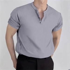 T-shirt Henley homme gris coupe ajustée avec texture à rayures verticales et boutons