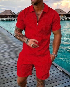 Détail de l'ensemble polo rouge pour hommes avec tissu jacquard et col à fermeture éclair