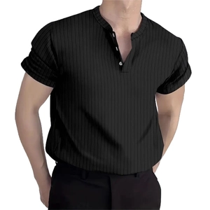 T-shirt Henley noir ajusté pour hommes avec maille côtelée et col en V à boutons