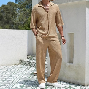 Ensemble d'été pour hommes en tissu gaufré avec chemise à manches courtes et pantalon