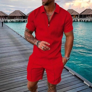 Ensemble polo rouge d'été pour hommes avec texture géométrique et short de loisirs