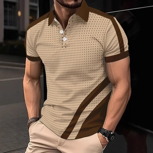Polo homme beige à pois noirs avec un design élégant en patchwork marron