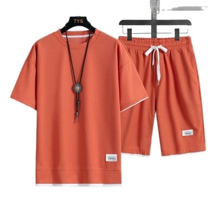 Completo estivo da uomo in maglia a nido d'ape con t-shirt a maniche corte e pantaloncini