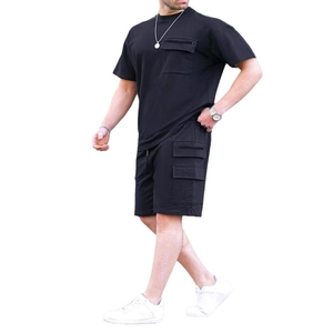 Set cargo da uomo nero con t-shirt a maniche corte e pantaloncini con tasche multiple