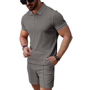 Ensemble d'été gris en maille gaufrée avec polo et short décontracté pour homme