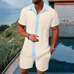 Ensemble de plage d'été pour hommes avec chemise à rayures beiges et short à cordon