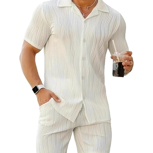 Ensemble deux pièces pour homme chemise et pantalon beige avec texture plissée ondulée