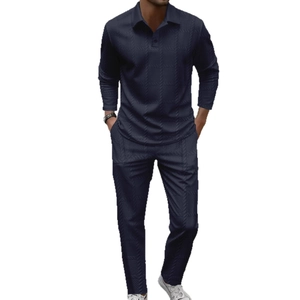 Ensemble polo manches longues et pantalon bleu marine pour homme avec tissage géométrique