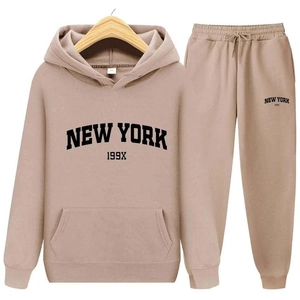 Détail d'un survêtement New York abricot avec sweat à capuche et pantalon de sport