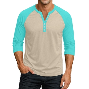 Détail du polo à manches longues raglan pour homme avec design bicolore et col boutonné
