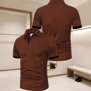 Polo homme dégradé marron avec bordure noire contrastée et col mao pour look décontracté