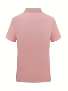 Vue arrière du polo rose à manches courtes montrant la texture du coton respirant de qualité