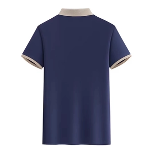 Polo homme bleu marine à manches courtes avec col et poignets contrastés vue de dos