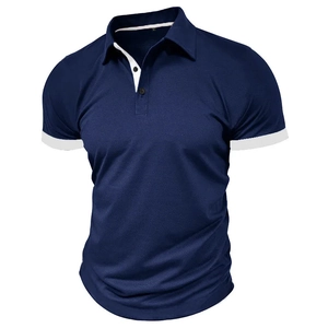 Dunkelblaues Herren-Polohemd mit weißen Kontraststreifen und feiner Stricktextur